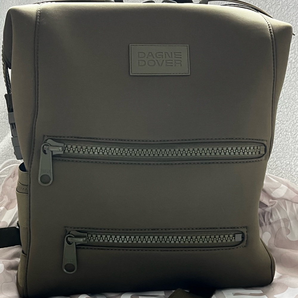 Dagne Dover Indi Diaper Backpack in Dark Moss. Medium Size, excellent condition